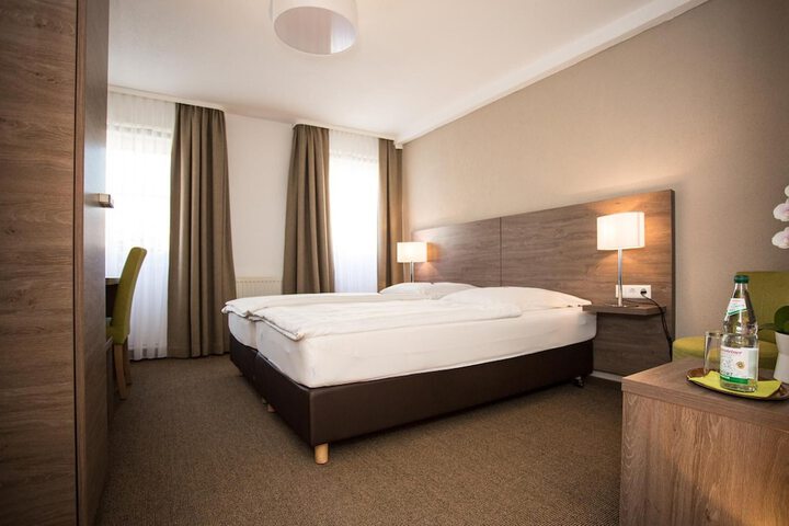 Room 13 of 25