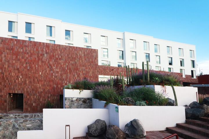 Hotel Exterior 114 of 137