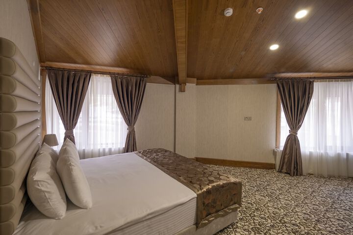 Room 12 of 34
