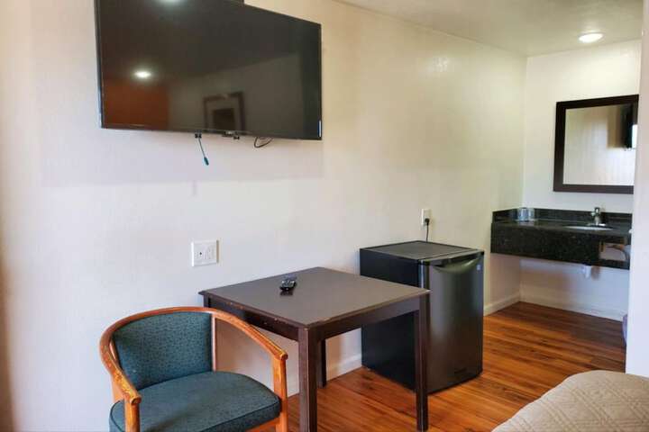 Room 3 of 16