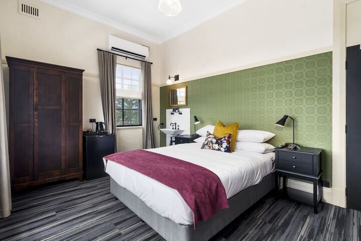 Room 12 of 61