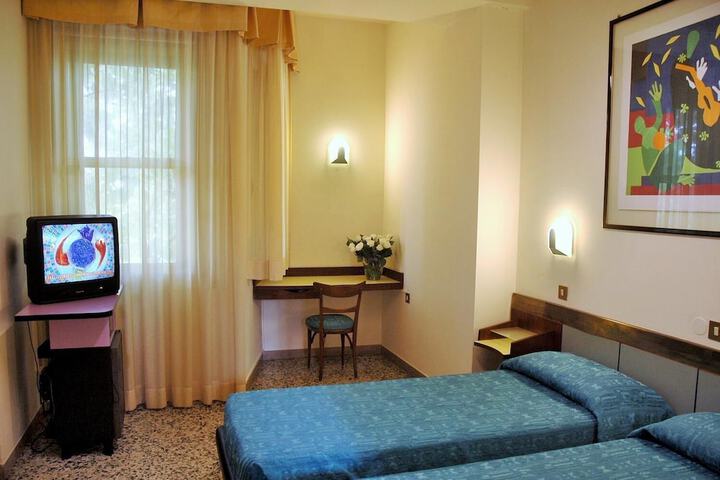 Room 8 of 29