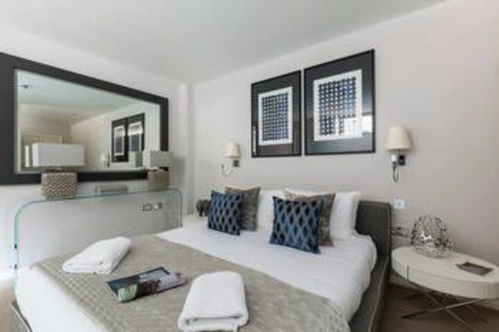 Room 4 of 14