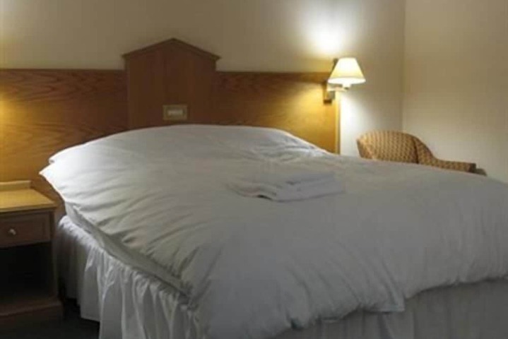 Room 4 of 12