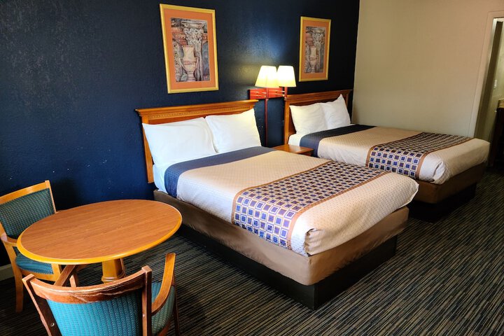 2 Double Beds (1 of 15)