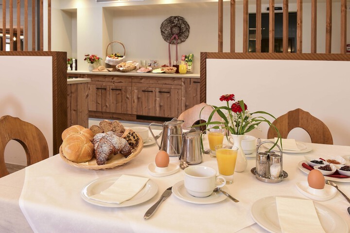 Breakfast/Coffee Service 37 of 43