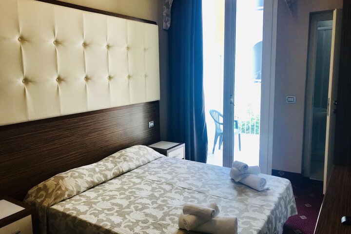 Room 7 of 14