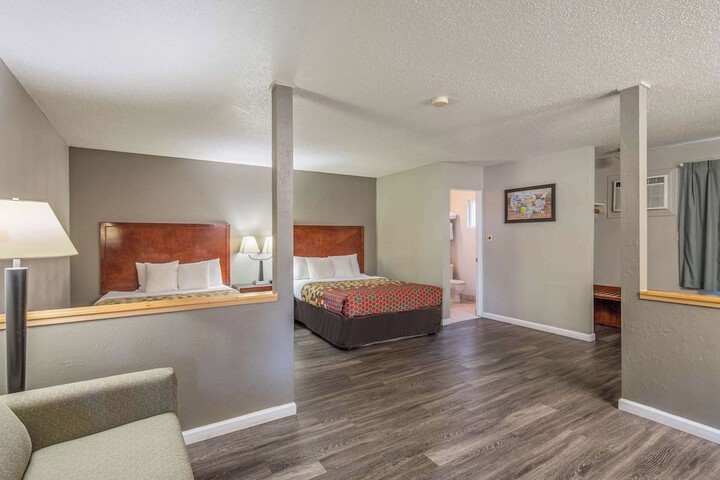 Room 17 of 27