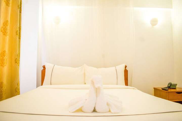 Room 2 of 6