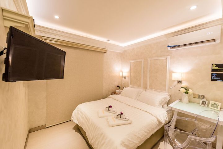 Room 12 of 44
