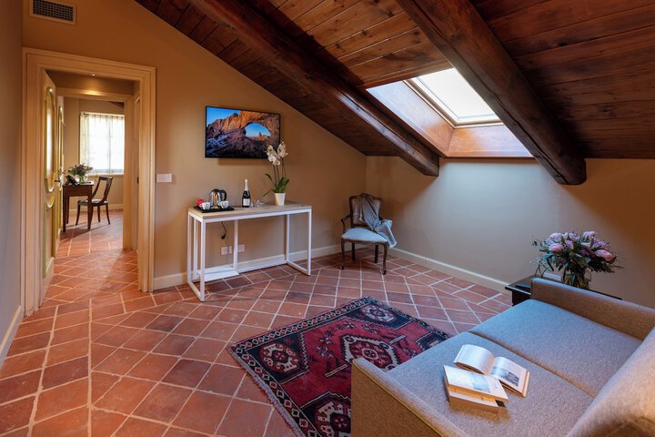 Room 18 of 50