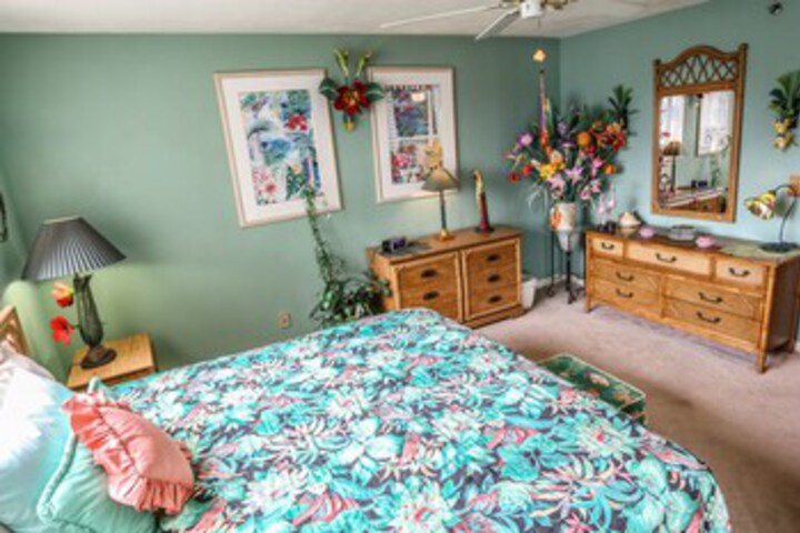 Room 70 of 77