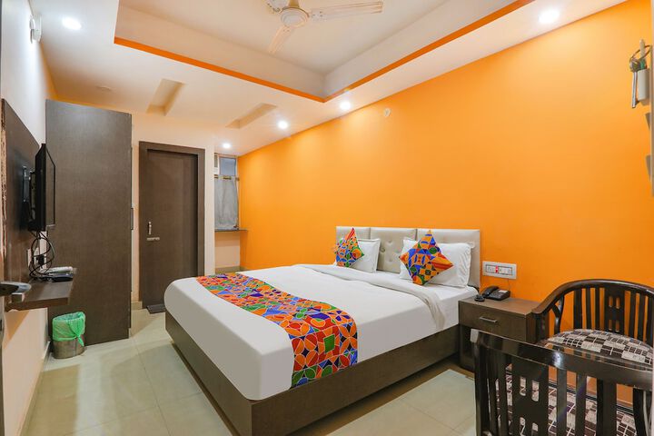 Room 15 of 26
