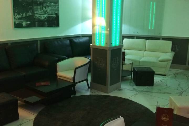 Lounge 50 of 65