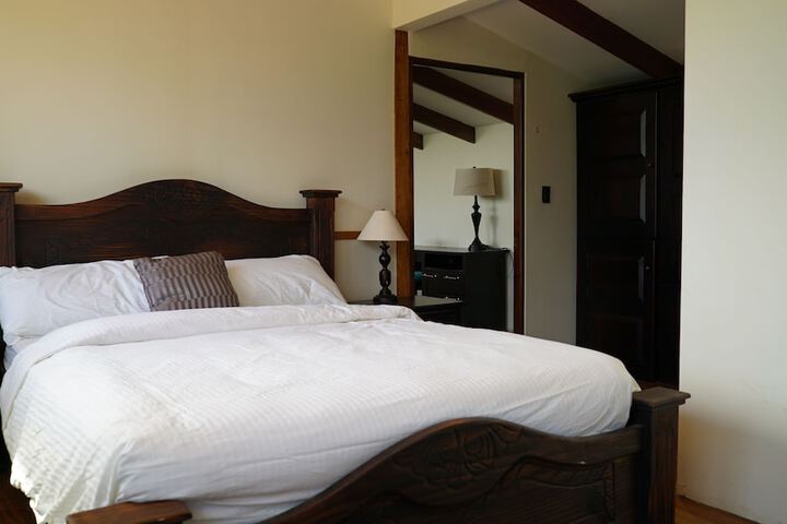 Room 9 of 38