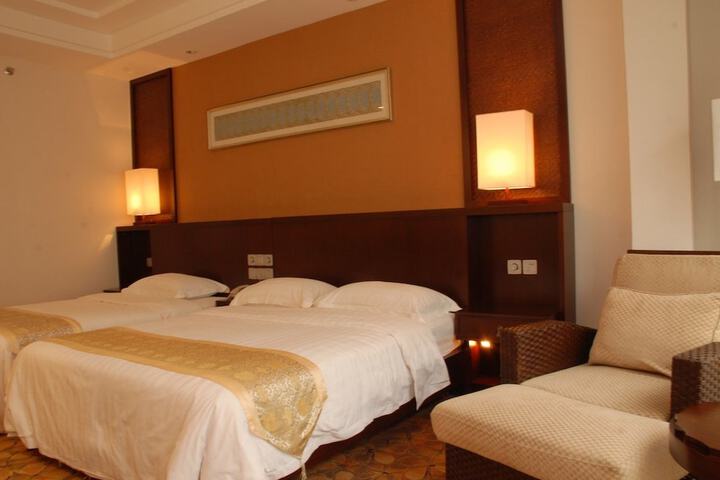 Room 17 of 35