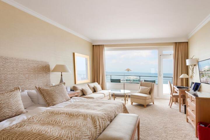 Room 52 of 187