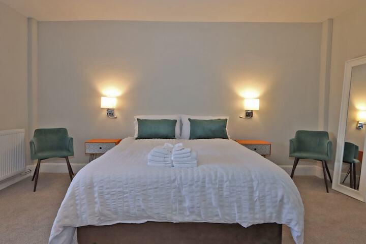 Room 4 of 36