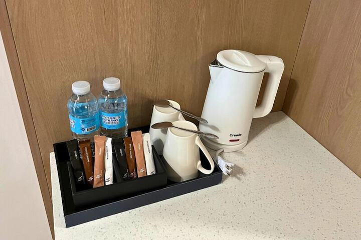 Breakfast/Coffee Service 20 of 38