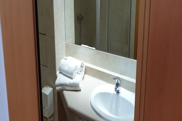 Room 40 of 74