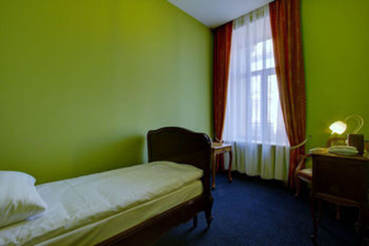Room 7 of 25