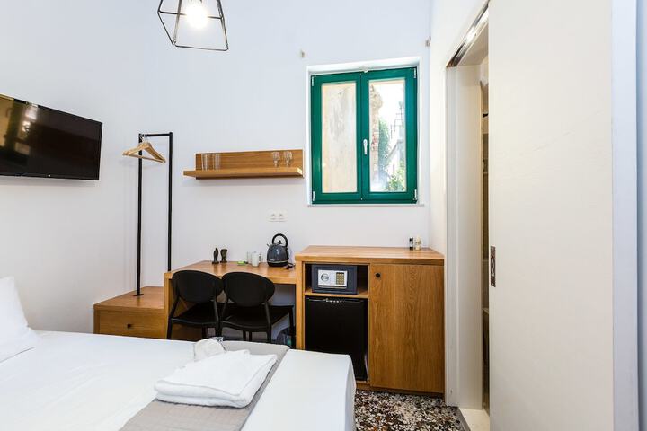 Room 5 of 78