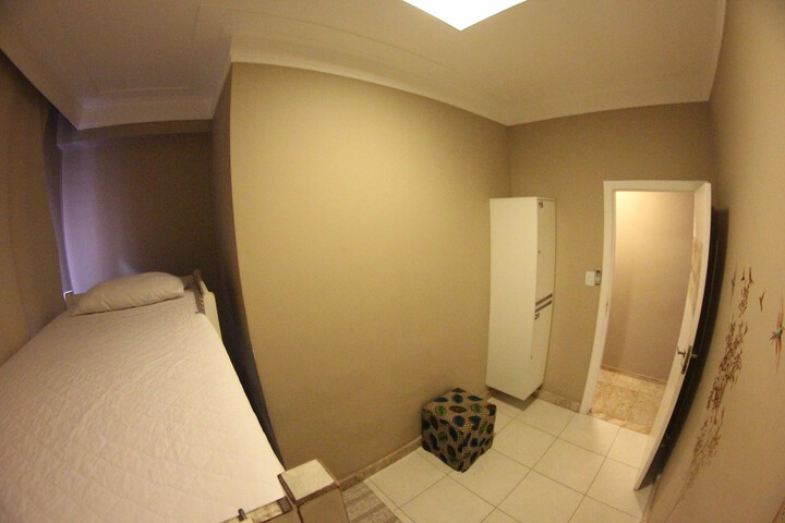 Room 6 of 40