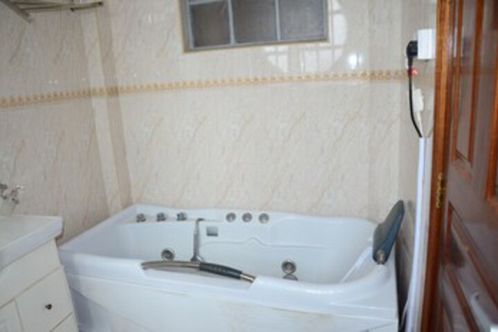 Room 10 of 37