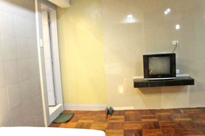 Room 14 of 21