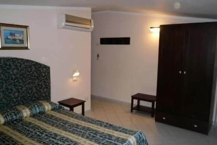 Room 9 of 23
