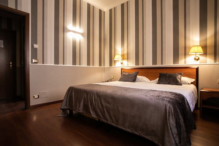 Room 6 of 52