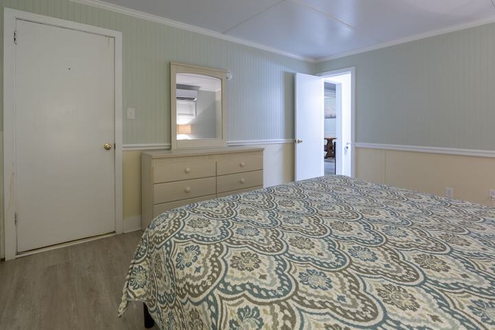 Room 169 of 309
