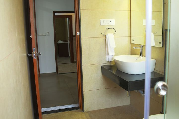 Room 28 of 53