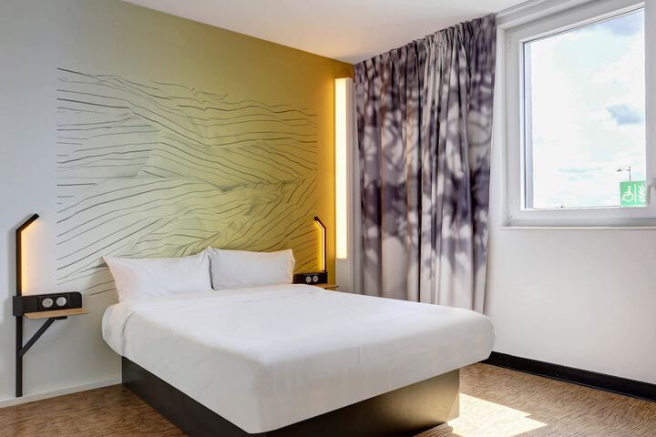 Room 25 of 64