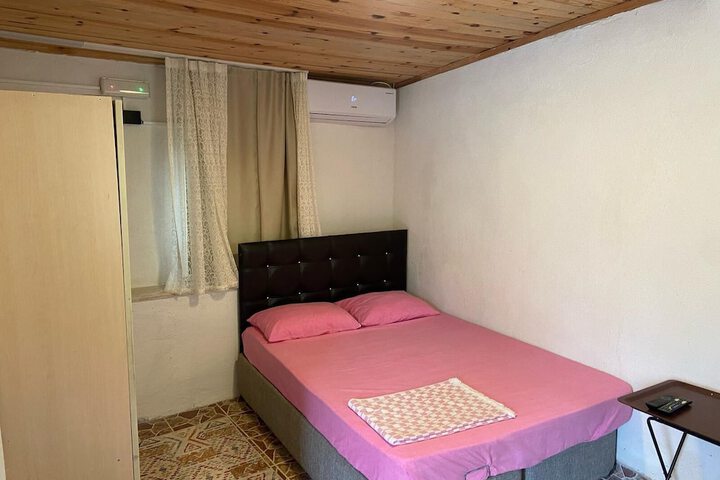 Room 104 of 263