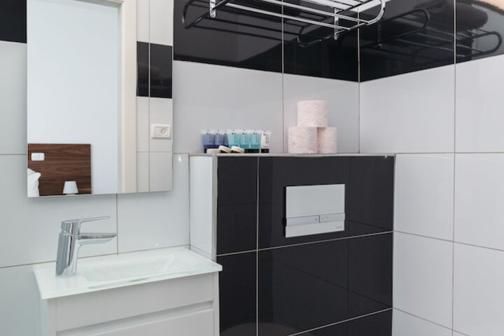 Room 73 of 86