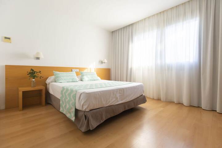 Room 6 of 28