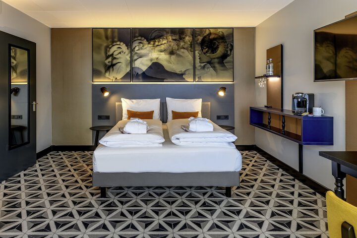 Room 2 of 46