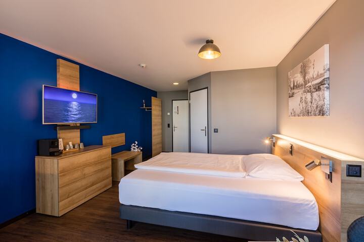 Room 13 of 32