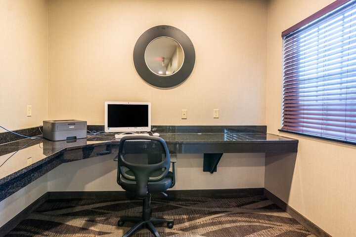 Business Center 42 of 46