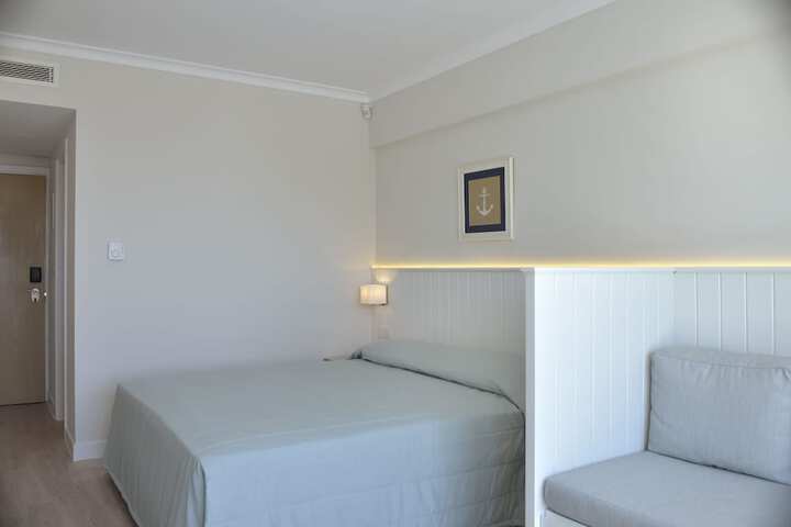 Room 12 of 38