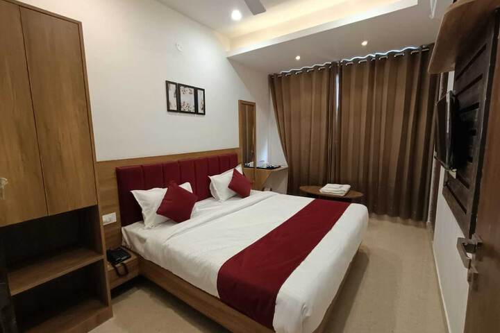 Room 7 of 28