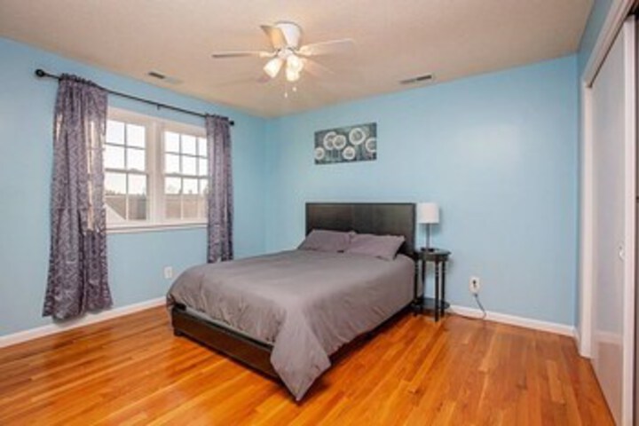 Room 27 of 33