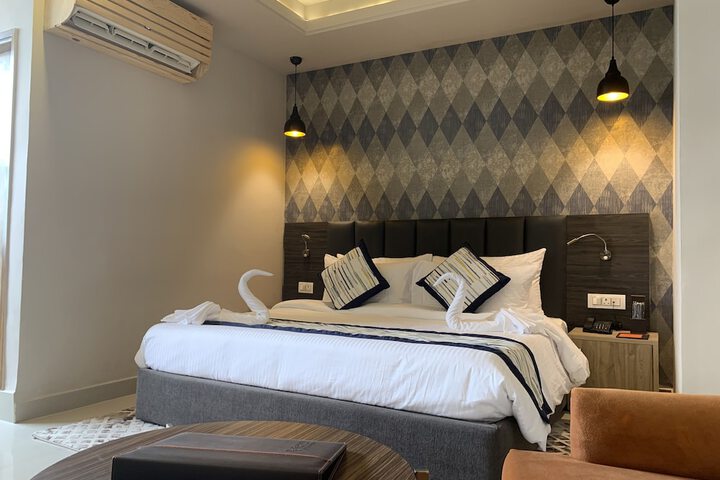 Room 15 of 52