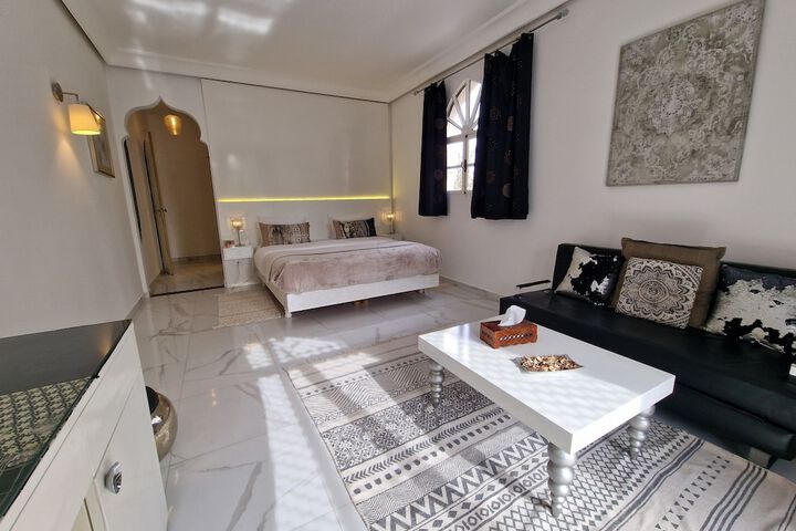 Room 27 of 99