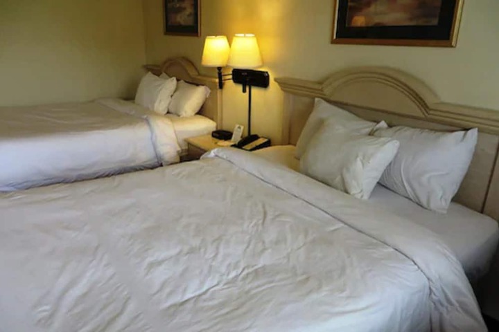 2 Queen Beds (3 of 16)