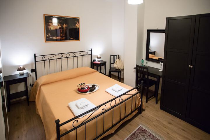 Room 11 of 48