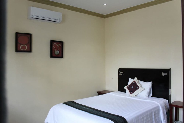 Room 7 of 32