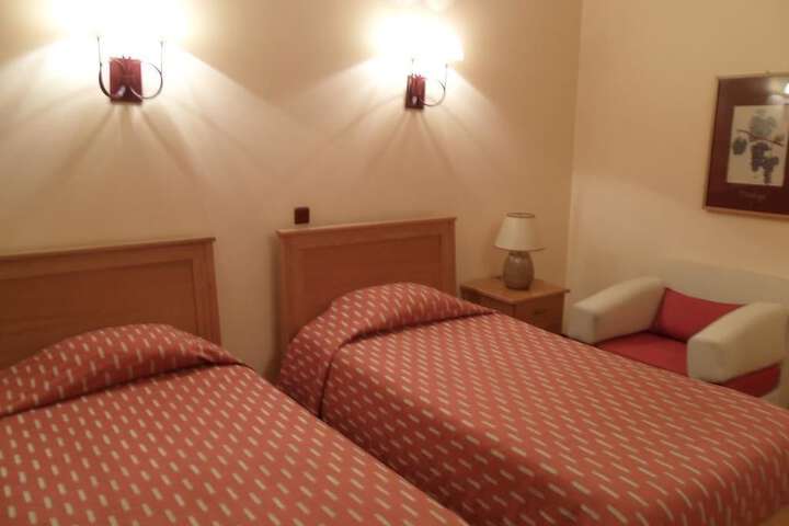 Room 5 of 12