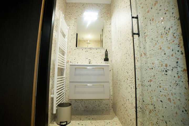 Room 70 of 94